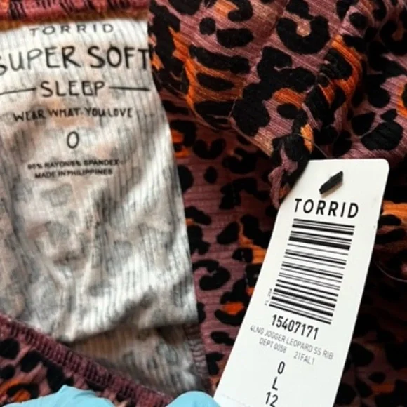 Cheetah sleep pants - Picture 2 of 2